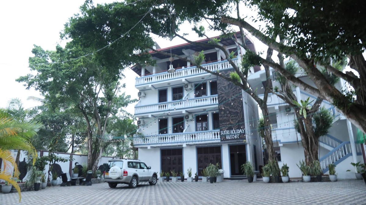 Matara Hotel | Spacious hotel in welcoming Matara with WiFi, AC