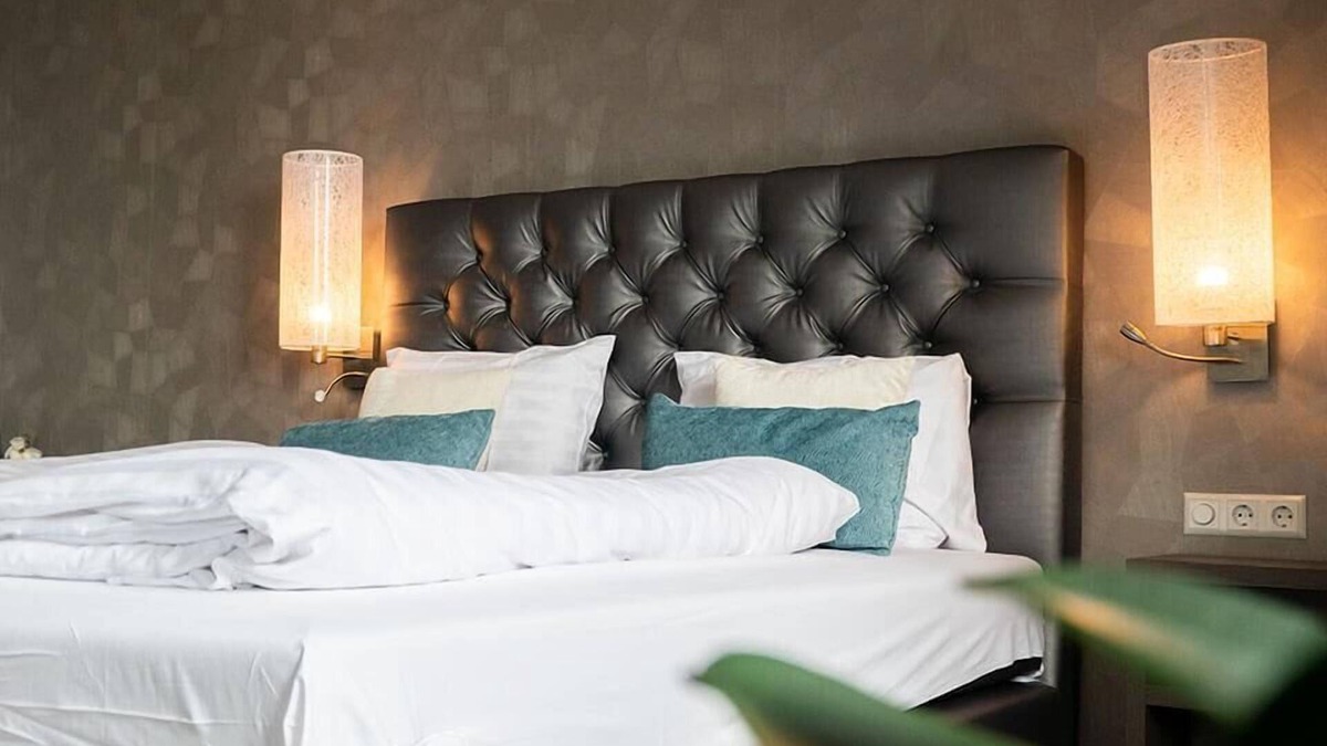 Uitdam House | Spacious hotel room with 2 bedrooms and 2 bathrooms