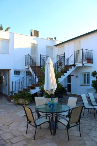 Poble Nou del Delta House | Spacious House in Poble Nou with Garden