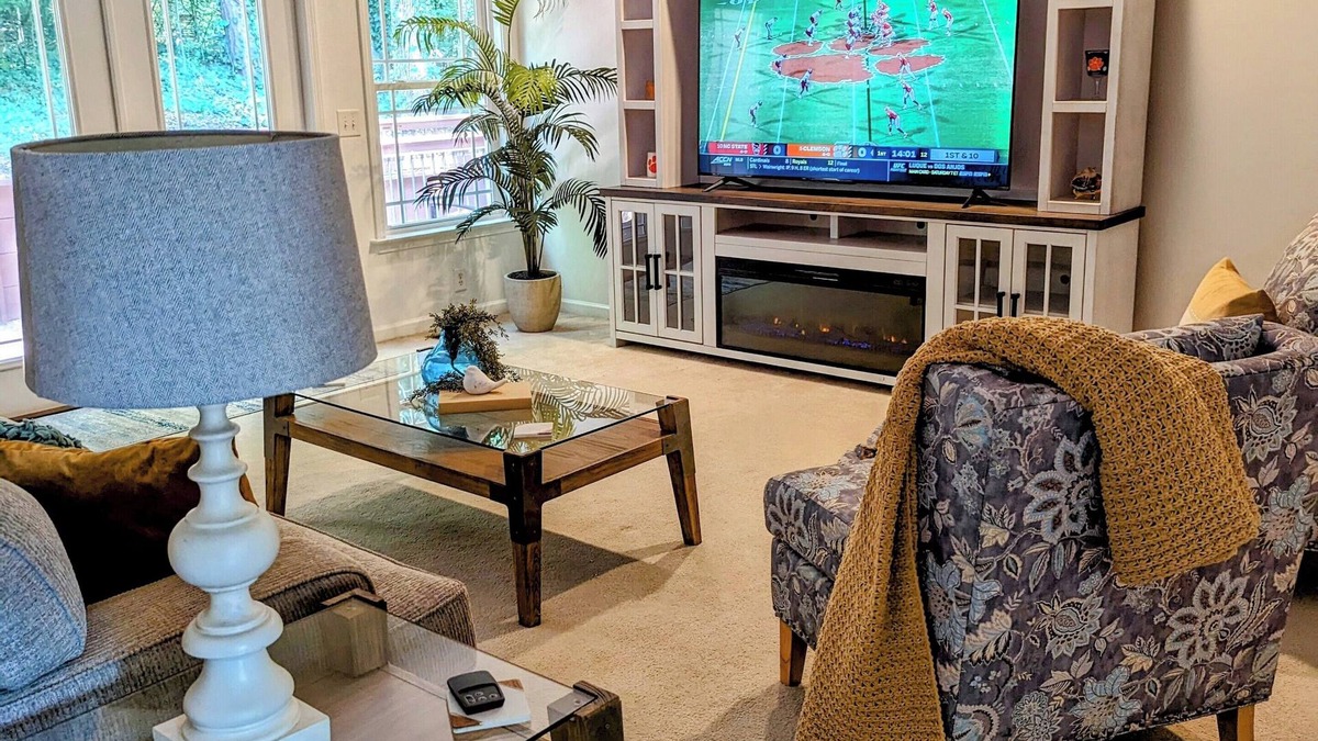 Clemson House | Spacious house for groups-3 mi from CU! Across from Patrick Square!