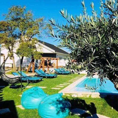 Atalaia House | Spacious House in Atalaia with Shared Pool