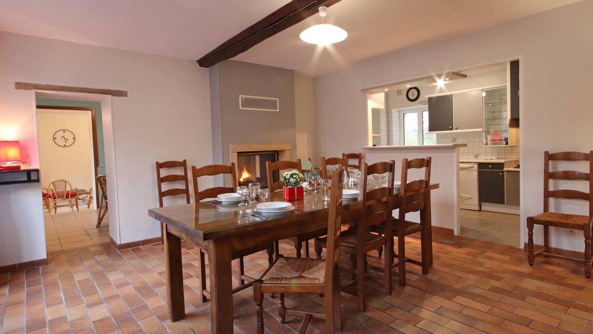 La Mesniere Cottage | Spacious House in Perche with Billiards and Pets Allowed