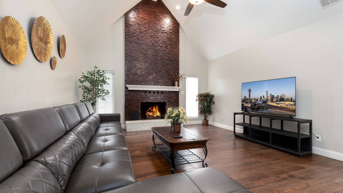 Grand Prairie House | Spacious house near AT&T stadium