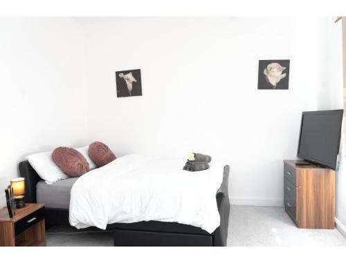 Leigh House | Spacious house near Westleigh Township, 4 Bed Room, Wifi, Private Parking