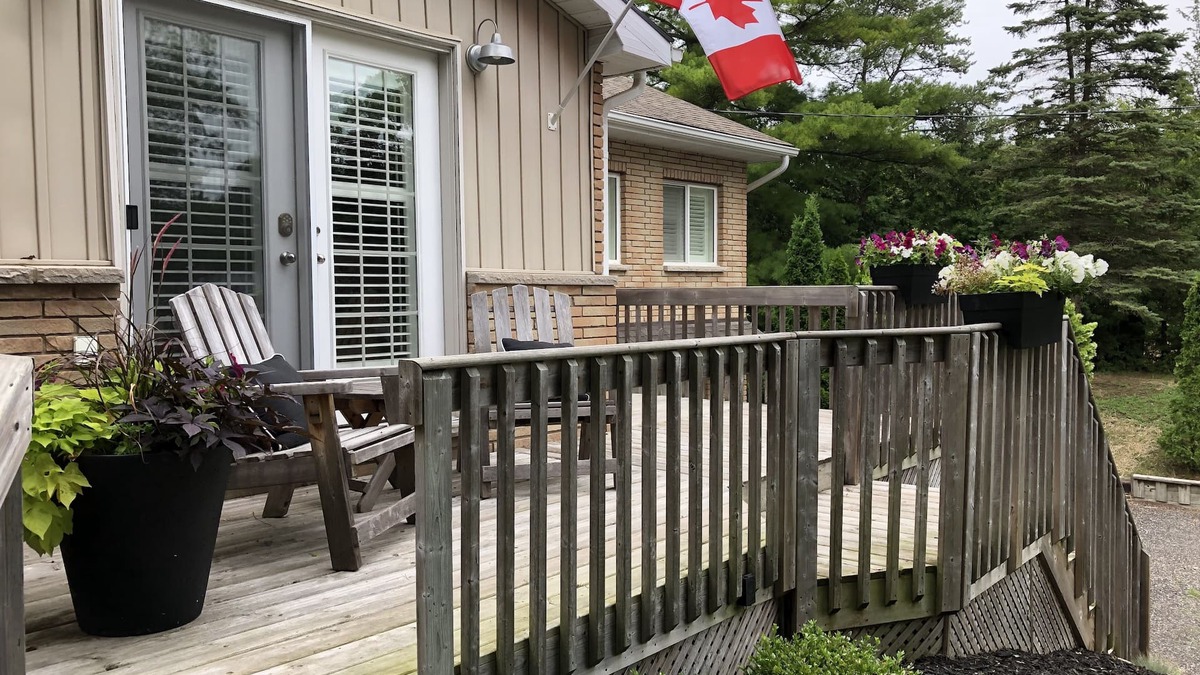 Lambton Shores House | Spacious house only 5 minutes walk down to Ipperwash beach (All inclusive)