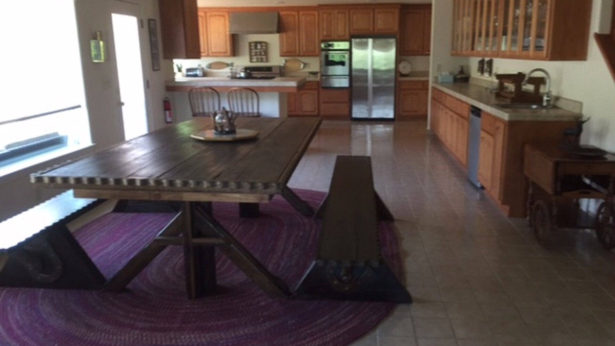 Kaweah House | Spacious House with Breathtaking Panoramic Views and Private River Access