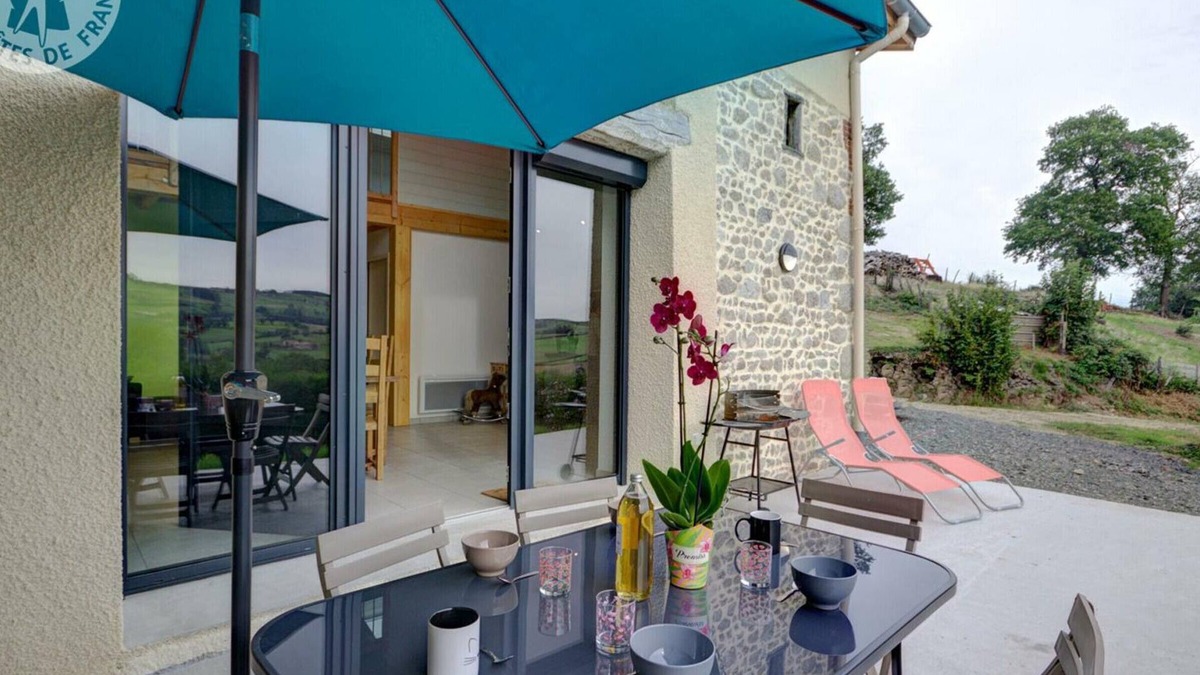 Saint-Heand Cottage | Spacious house with terrace, garden, and wood stove in Saint-Héand