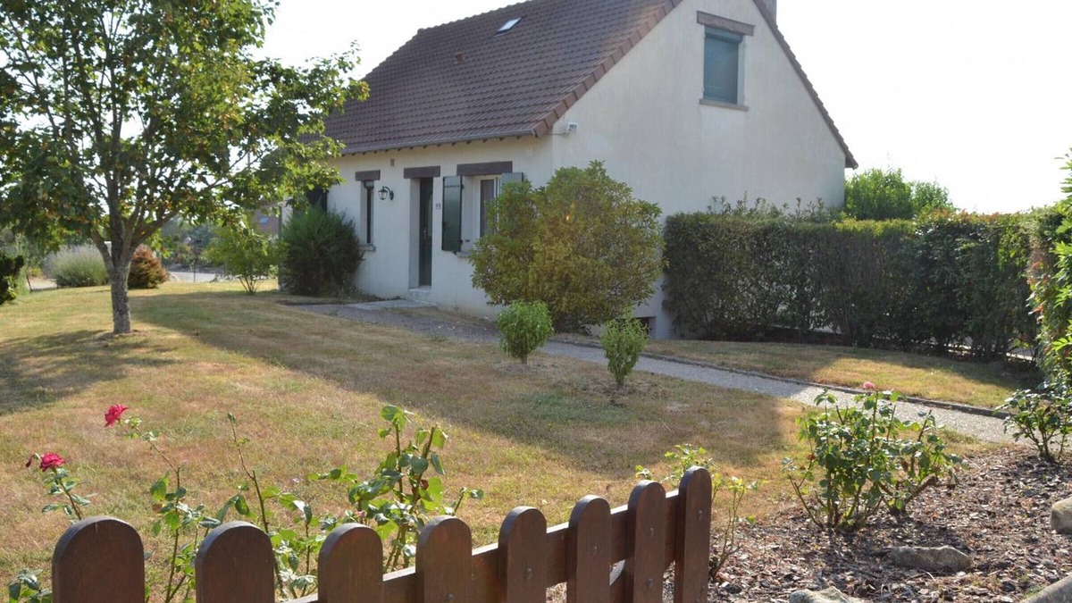 Pouille Cottage | Spacious house with garden, terrace, and leisure facilities in Pouillé