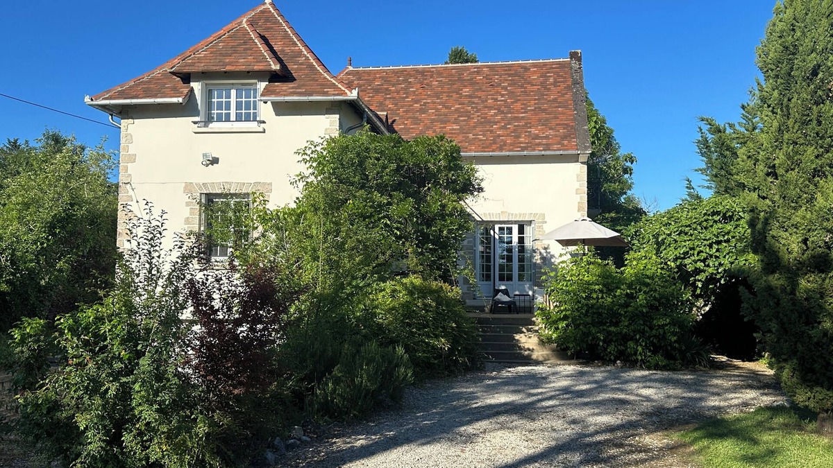 Cazoules Villa | Spacious house with large garden in the Périgord countryside near the Dordogne beach