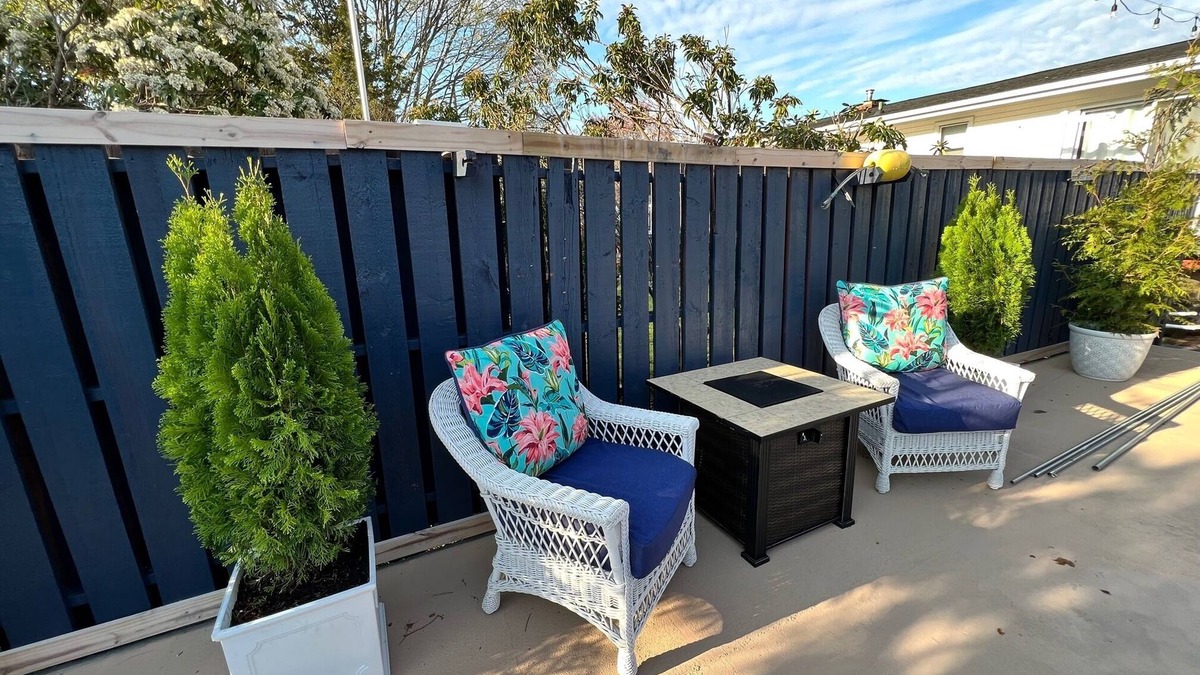 Waterford House | Spacious House with POOL and patio near beaches