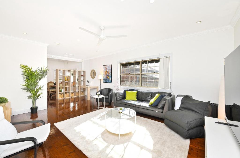 Hurstville House | Spacious House with Queen Beds Home Cinema