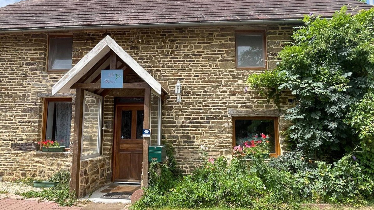 Mantilly Cottage | Spacious house with spa and garden in Normandy’s bocage