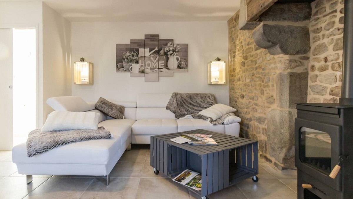 Sartilly-Baie-Bocage Cottage | Spacious house with terrace and enclosed garden, near Granville