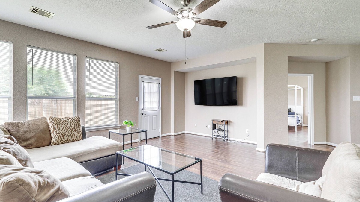 Houston House | Spacious Houston Home w/Pool Access, Fenced Yard!