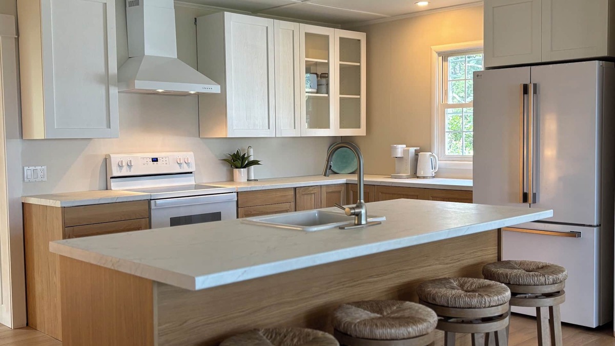 Hunts Point Cottage | Spacious Hunts Point cottage. Fenced garden/pet-friendly. Seconds walk to beach!