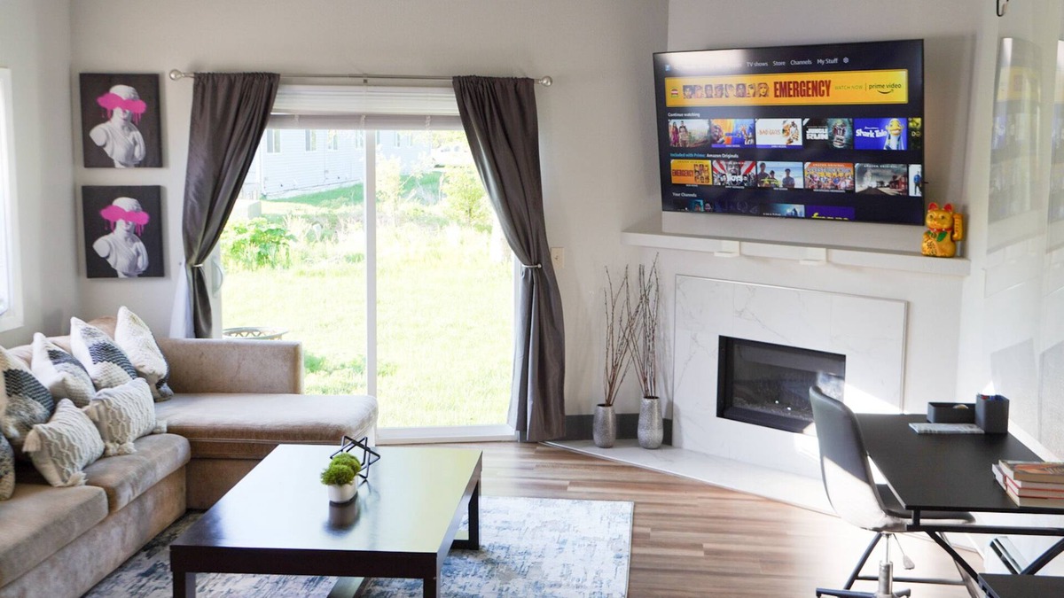 Abbott Loop House | Spacious & immaculate 2 bd townhome in the heart of Anchorage.