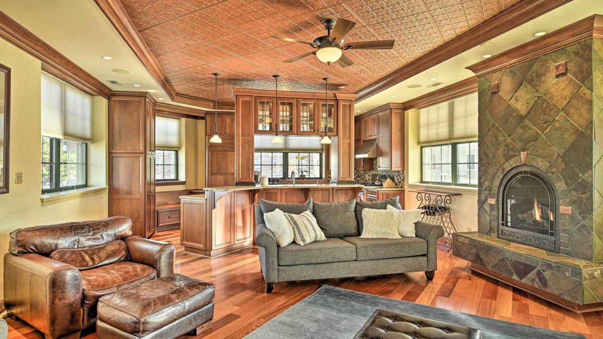 St. Joseph Historic Neighborhood Apartment | Spacious Indianapolis Condo w/Private Gym!