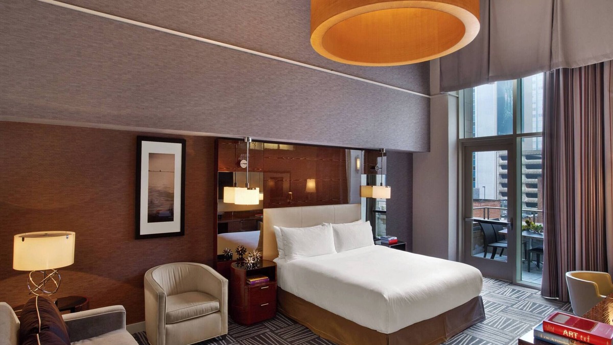 Downtown Dallas Hotel | Spacious Indoor-Outdoor Suite Overlooking Downtown Dallas