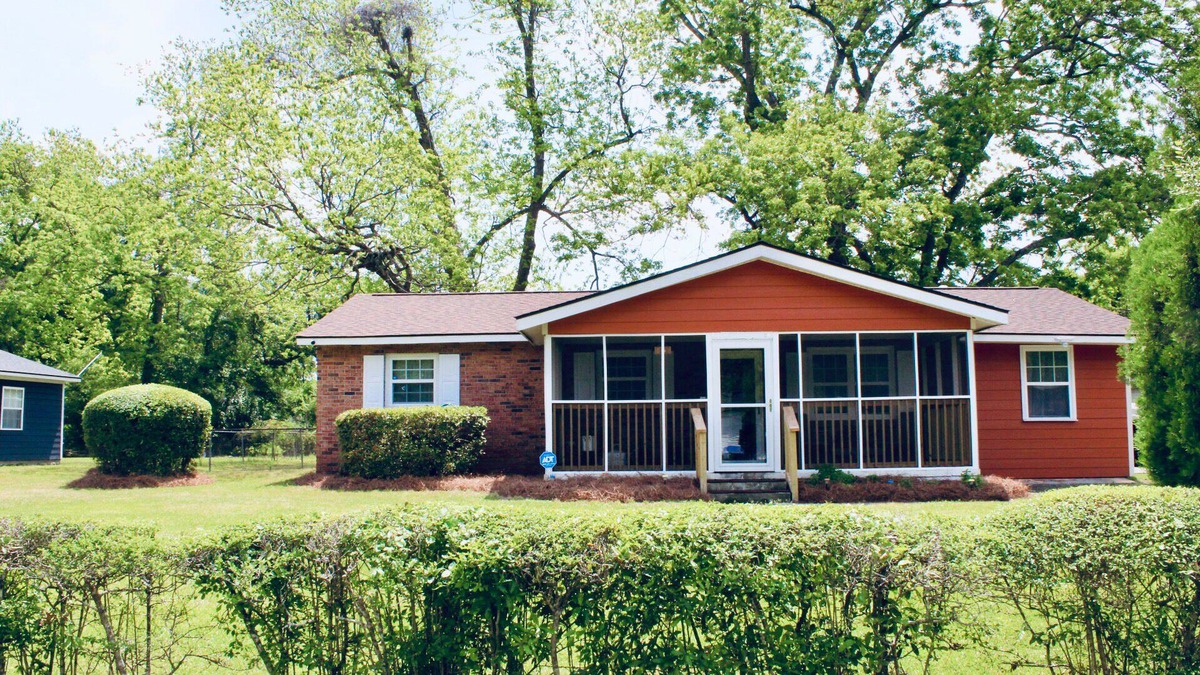 Johns Island House | Spacious island home on Johns Island, SC. Just a short drive from Downtown!