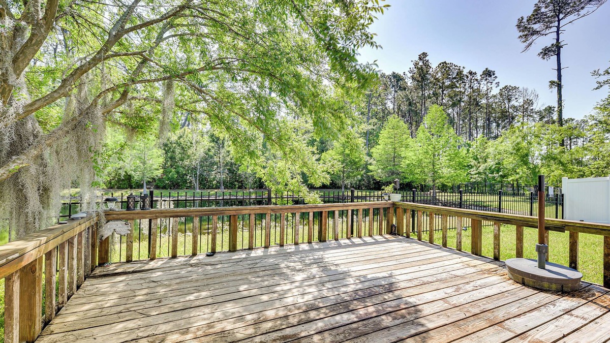 Northside House | Spacious Jacksonville Home: Yard & Screened Porch!