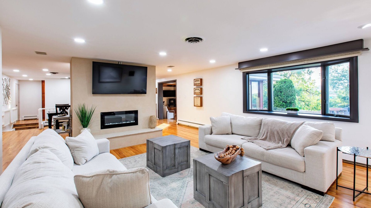 Applewood Villages House | Spacious ~ King Beds ~ Pool ~ Spa~ Mountain View’s