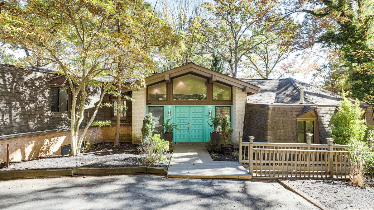Gulph Mills House | Spacious King of Prussia Home w/2 Game Rooms
