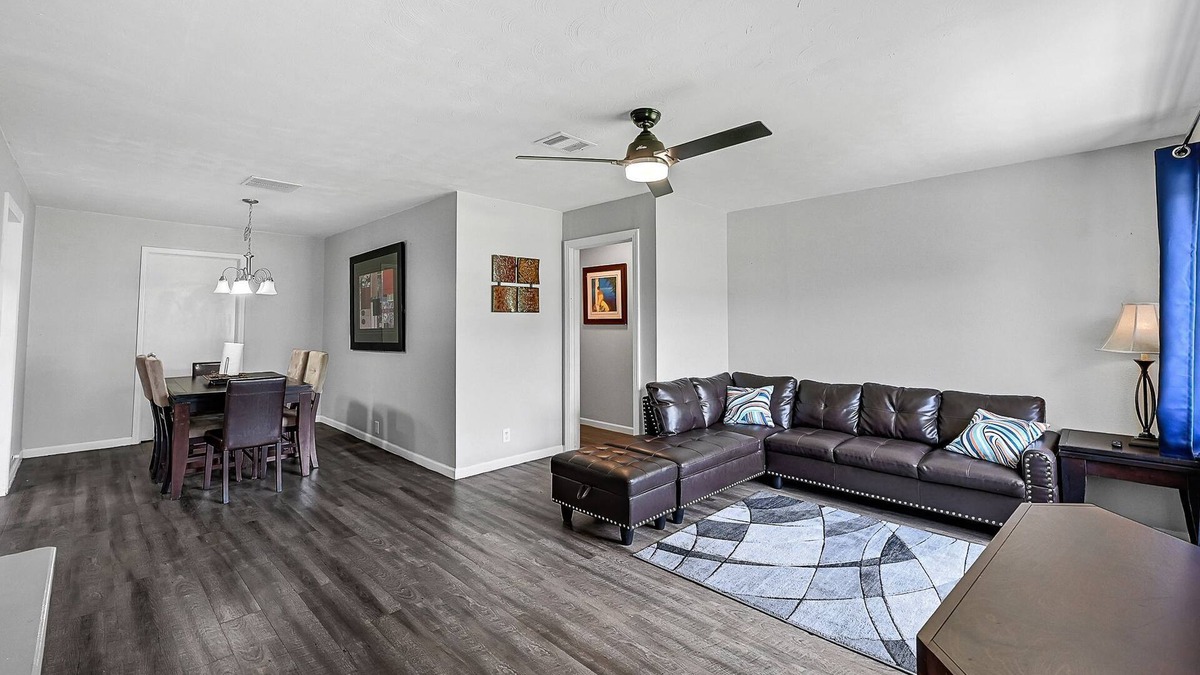 La Marque House | Spacious La Marque Home w/King Bed & Modern Perks