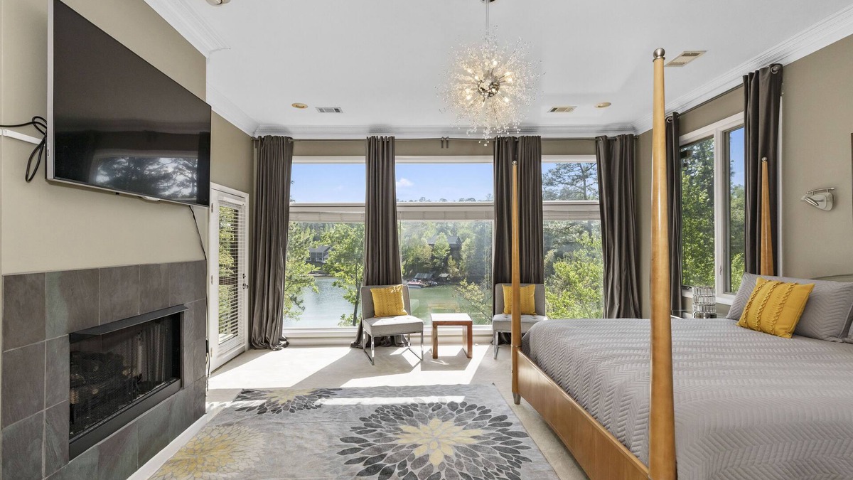 Dadeville House | Spacious Lake Martin Luxury Retreat Close to Auburn