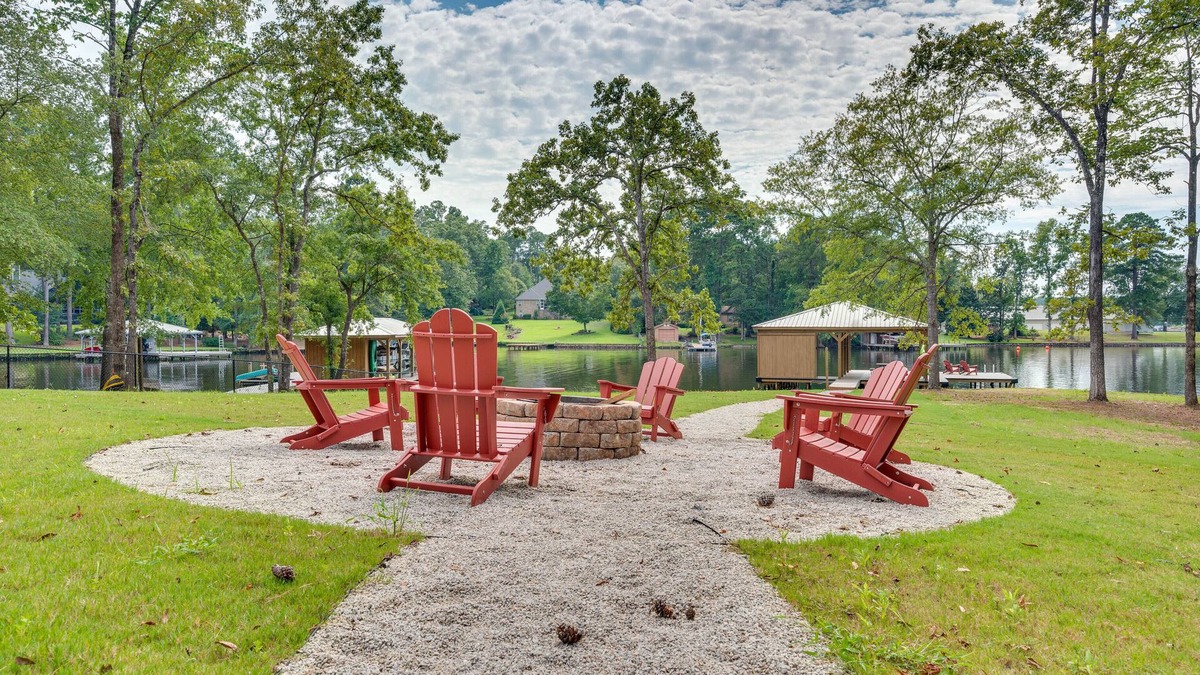 Milledgeville House | Spacious Lake Sinclair Vacation Rental w/Dock!