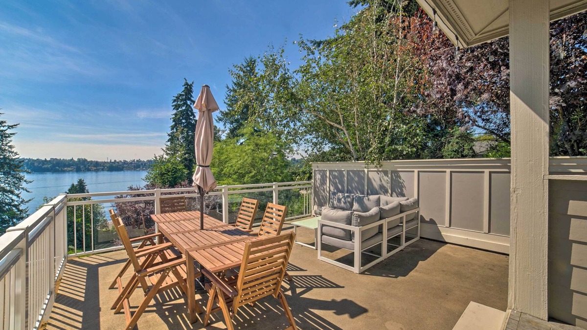 Lake Stevens House | Spacious Lake Stevens Home w/Fire Pit, Patio