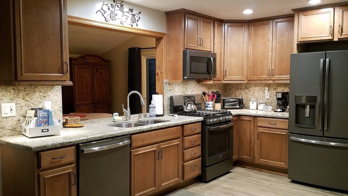 Crestline House | Spacious Lake View Mountain Escape. Open Concept. Gas Fireplace, A/C, EV Outlet