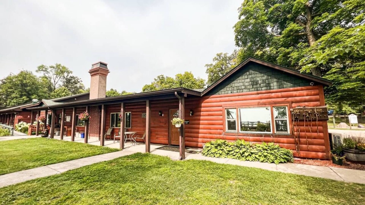 Puposky Cabin | Spacious Lakefront Getaway - Perfect for Families & Events