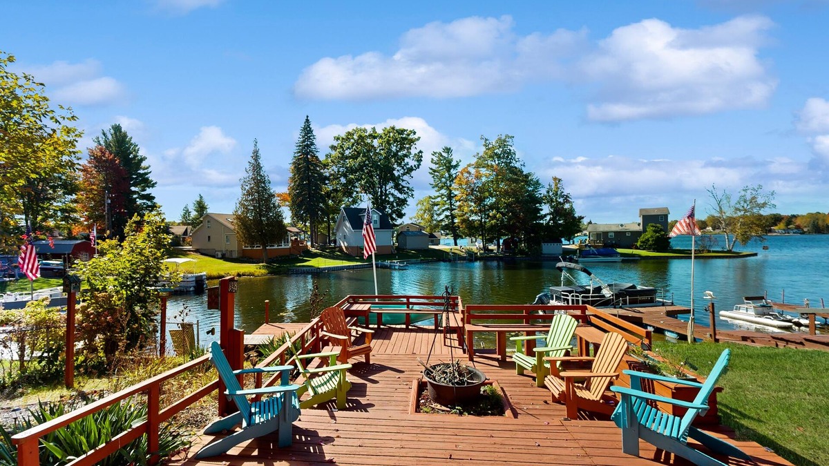 Farwell House | Spacious lakefront house with private dock, wifi + kayaks