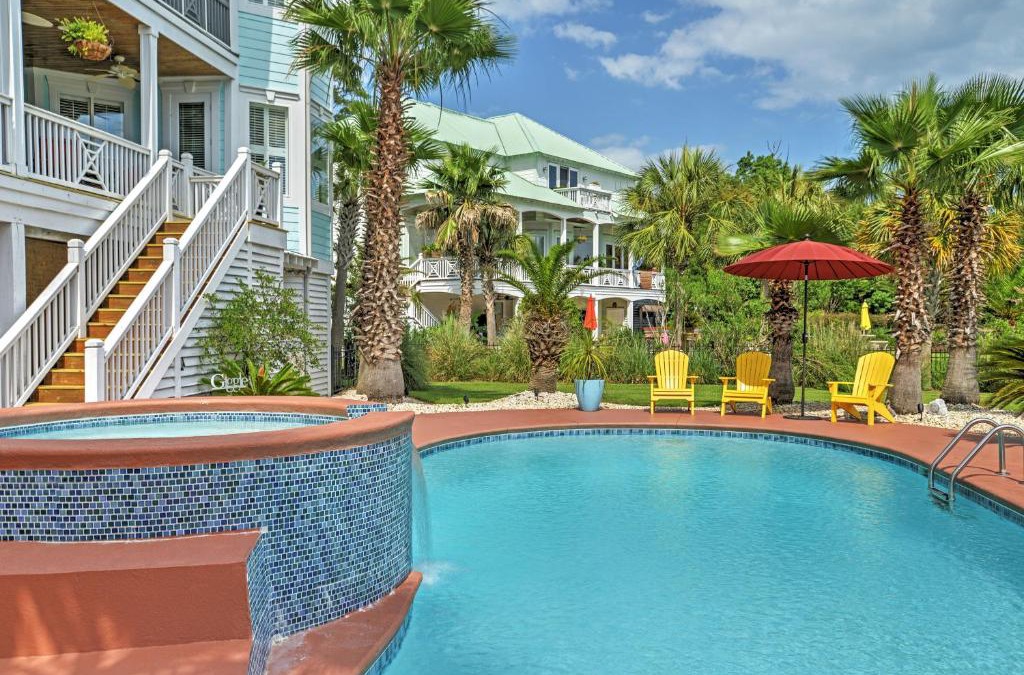 Murrells Inlet House | Spacious Lakefront Retreat with Fishing Dock and Deck!