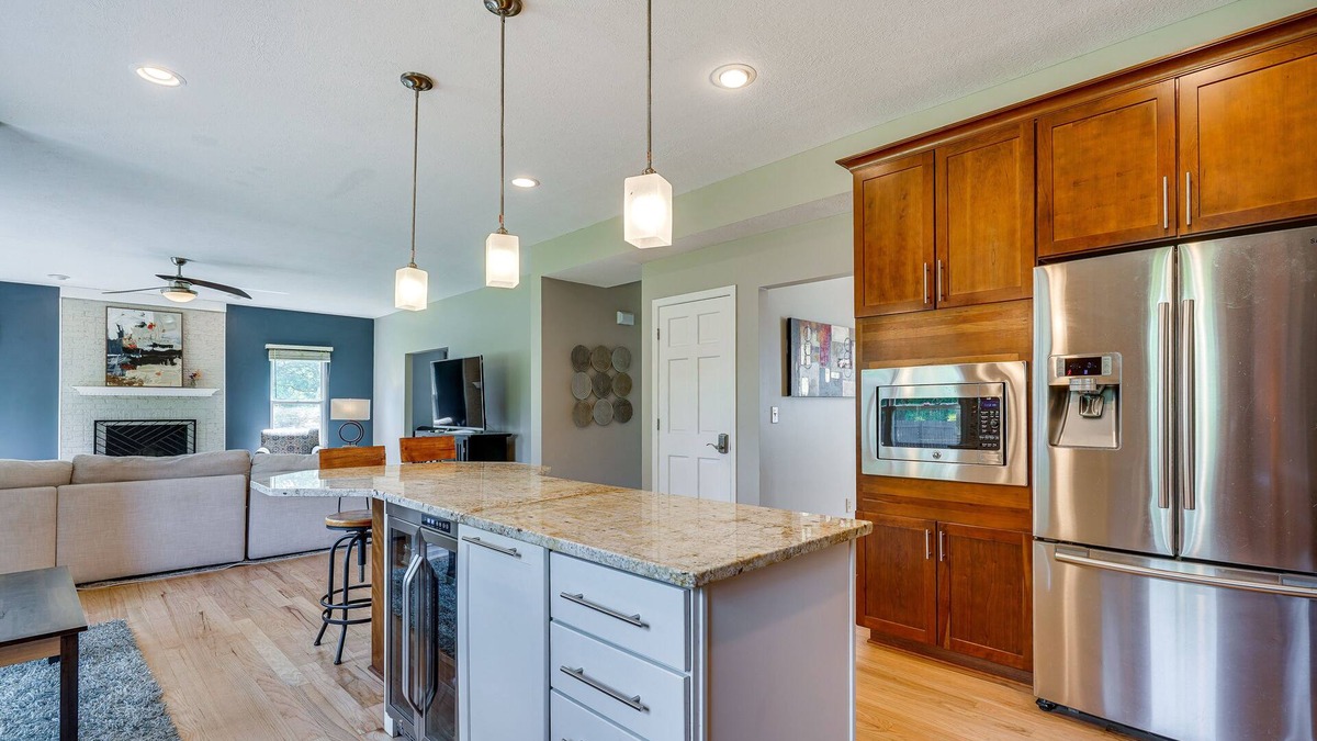 Lewis Center Cottage | Spacious Lewis Center Home w/ Yard & Gas Grill!