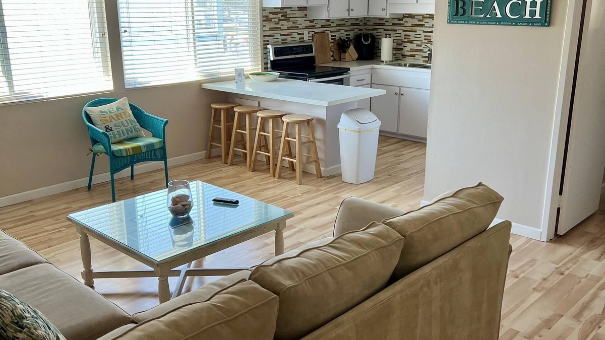 South Mission Beach Condo | Spacious, Light/Bright, Balcony w/Bay View, Garage