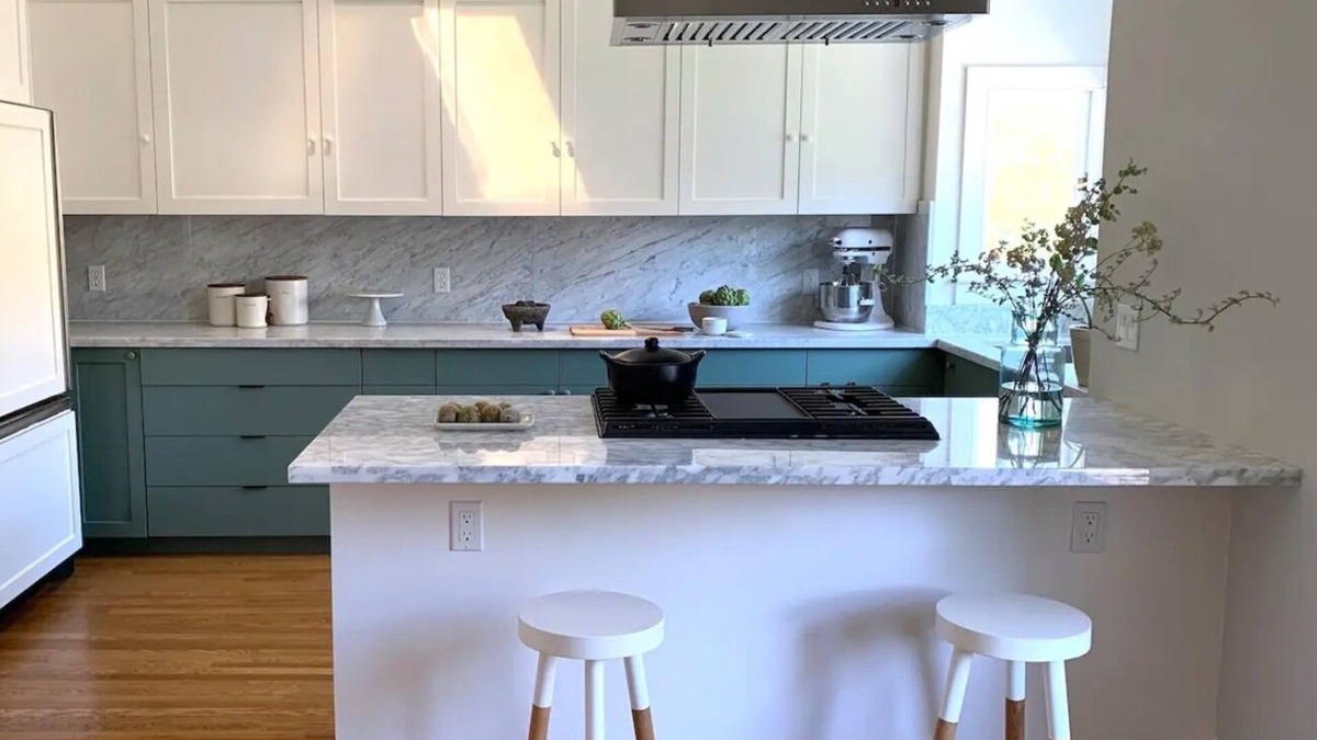 Elmwood Apartment | Spacious, light-filled flat in leafy, cafe-filled neighborhoodn