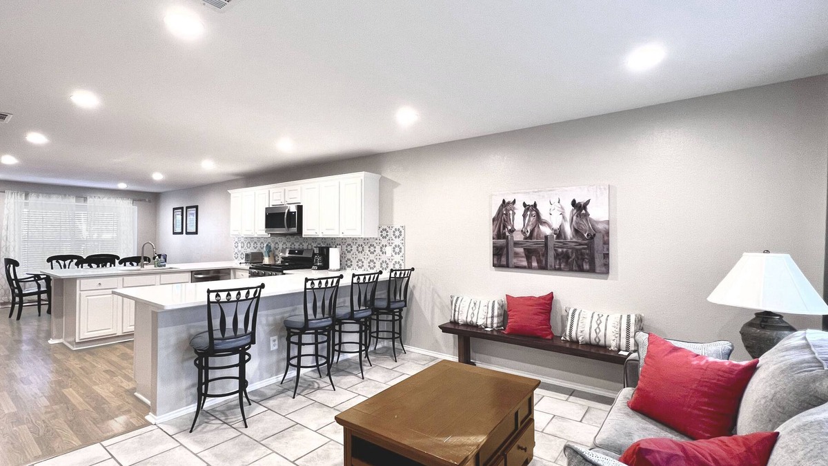 Lewisville House | Spacious Living, BBQ, Minutes to DFW Airport, Sleep 16