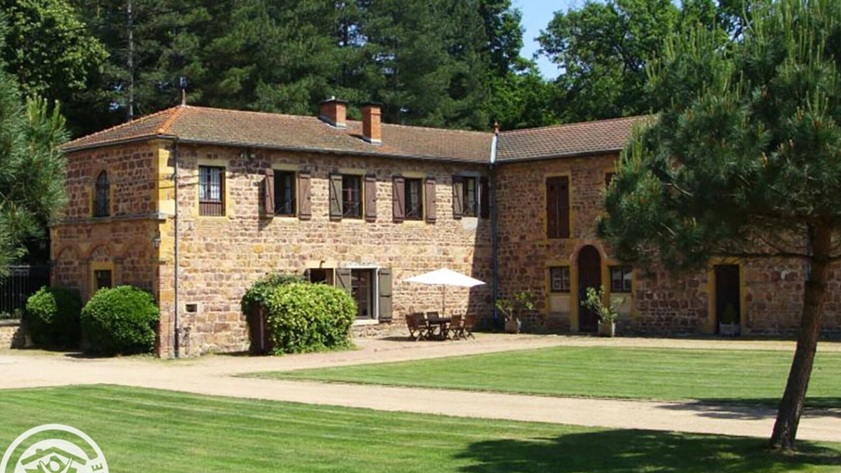 Parigny Cottage | Spacious lodge with leisure and 80 ha park, pets allowed