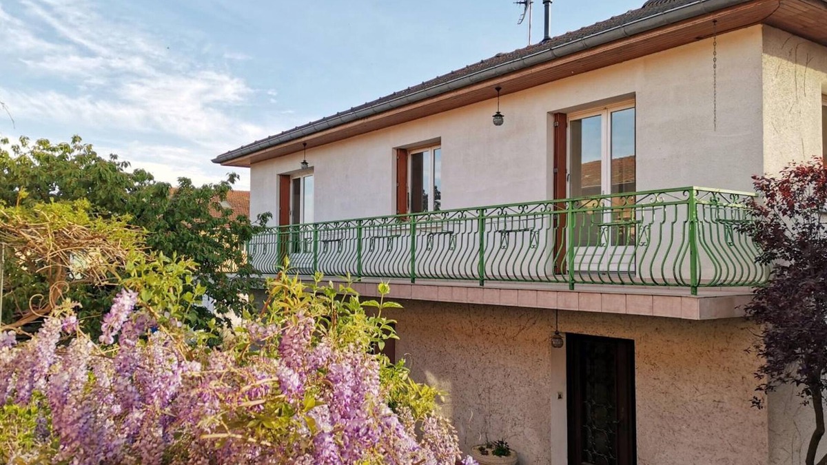 Roanne Cottage | Spacious lodging with fireplace and terrace in Roanne