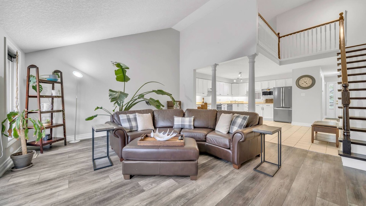 Elora House | Spacious loft Townhouse