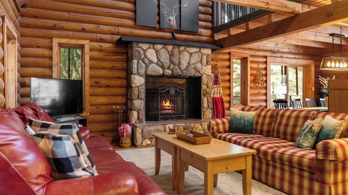 Charlevoix Ski Chalet | Spacious Log Cabin for 16+ at ThePinecrestChalet Hot tubs, air hockey, fireplace