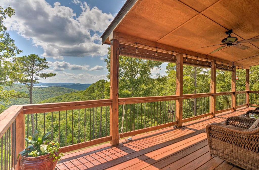 Eureka Springs House | Spacious Log Cabin with Fire Pit and Game Room!