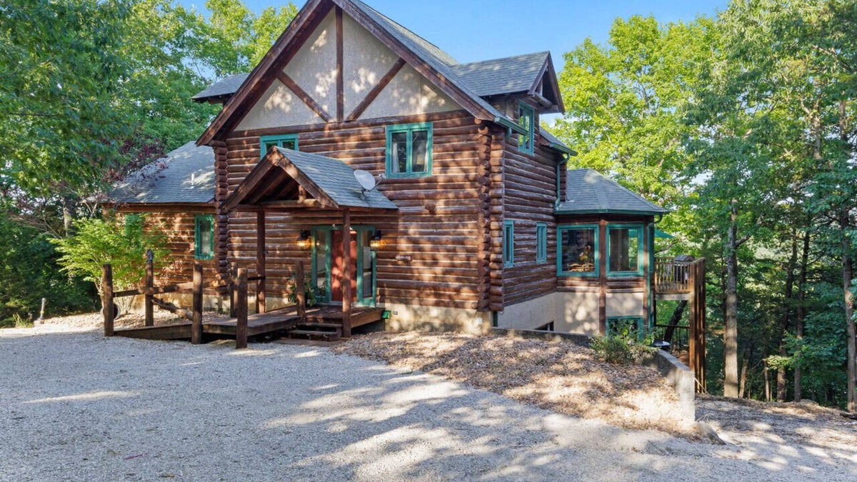 Camdenton House | Spacious Log cabin with amazing lake views! Only minutes from LOZ attractions.
