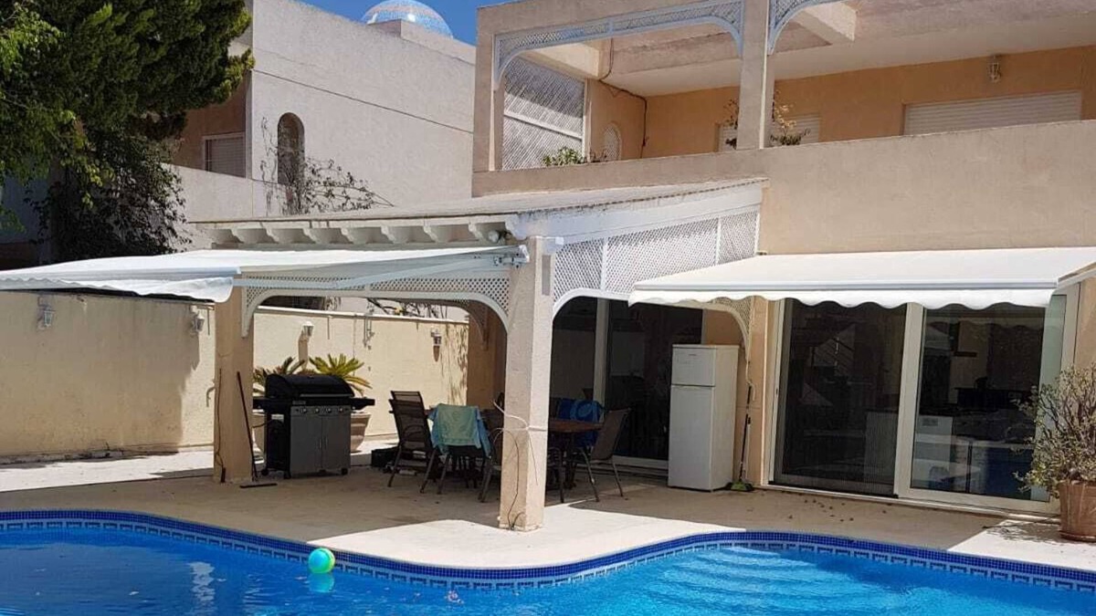 Garrucha House | Spacious Luxurious Detached Villa With Pool and a Pool Table