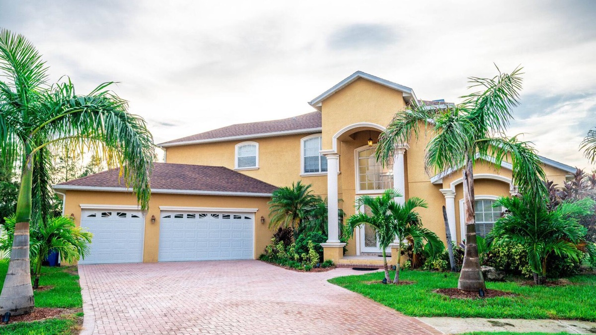 Apollo Beach House | Spacious Luxurious 6BR Villa May DISCOUNT 3 King BR 1 Queen BR, 3BT Pet-Friendly