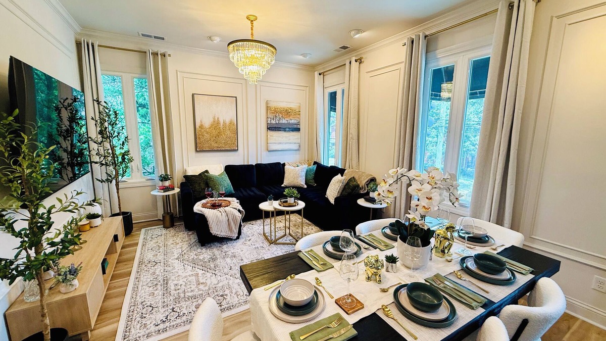Phoenix Hill Apartment | Spacious Luxury 4 Suites/8BED/7BA in Central Louisville With Private Garden