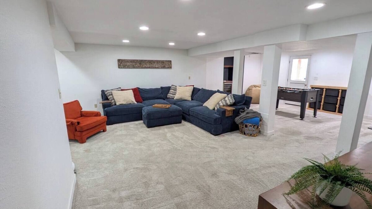 Foothills House | Spacious Luxury 5-bedroom house in Lakewood, CO with hot tub, fireplace & more!