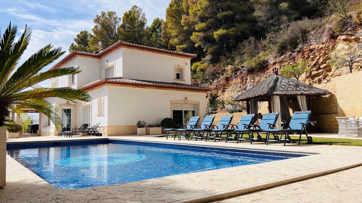 Montgo de Toscamar Villa | Spacious luxury 5-bedroom villa with the huge pool in enjoyable Xàbia, Spain