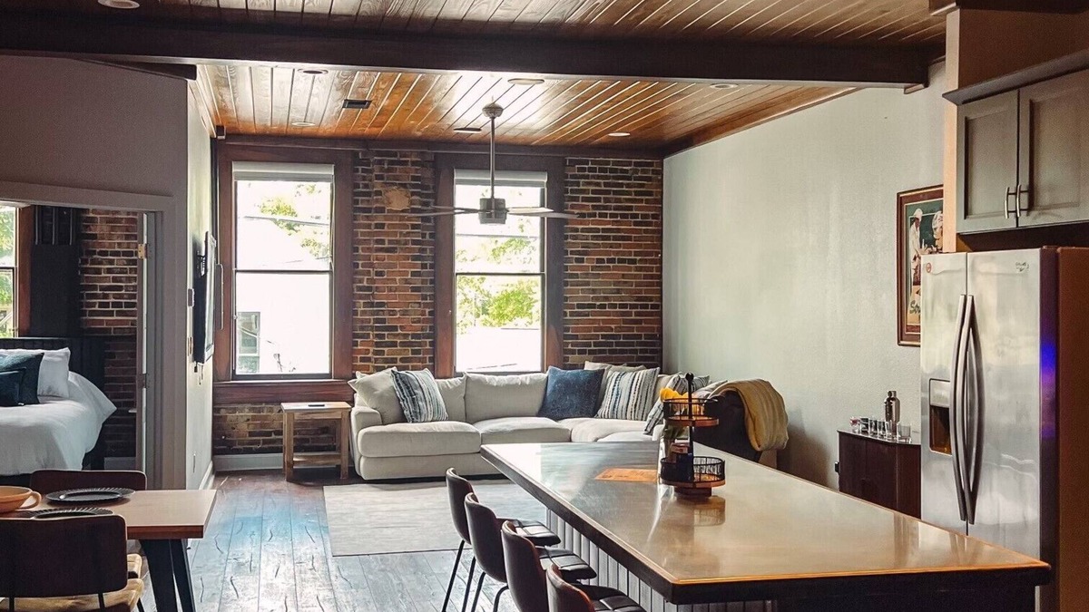 Hammond Apartment | Spacious Luxury Condo in the Heart of Downtown Hammond!